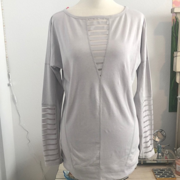 Betsy Johnson light gray long sleeve comfy shirt with lots of detail. Sz XS.EUC - Picture 9 of 10
